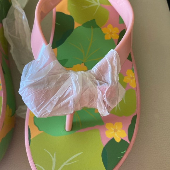 New Kate Spade #9 pink w/ bow and flowered platform flip flops. Never worn. - Picture 3 of 14